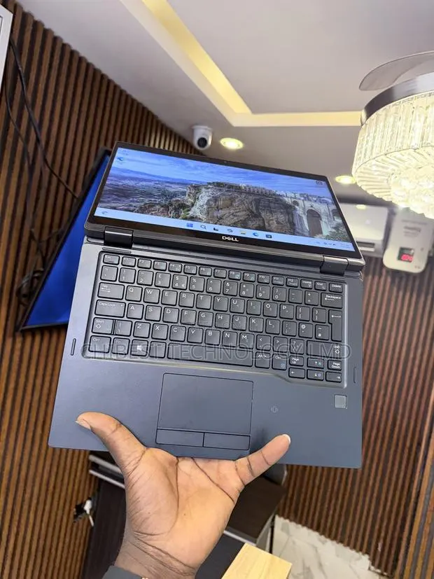 Laptop Dell Latitude 7390 8GB Intel Core i5 SSD 256GB · Photo 1