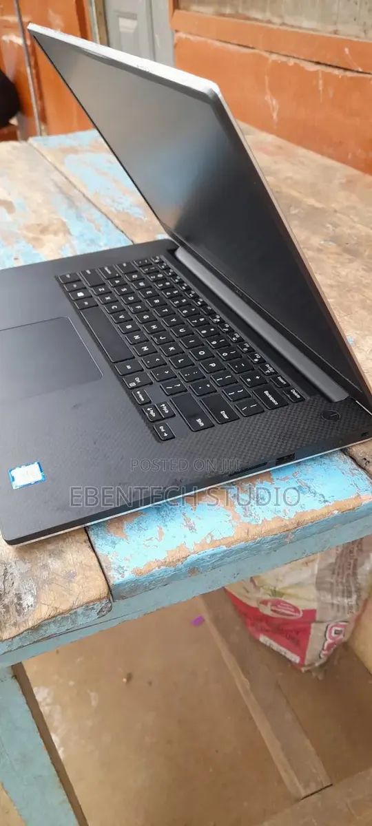 Laptop Dell Precision 5540 32GB Intel Core i7 SSD 1T · Photo 1