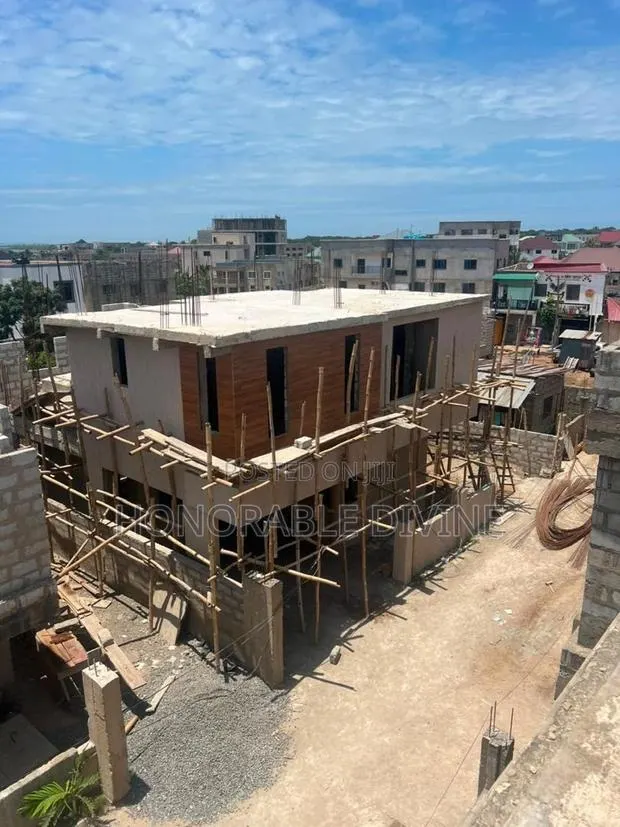 5 Bedroom Apartments for Sale · Photo 1