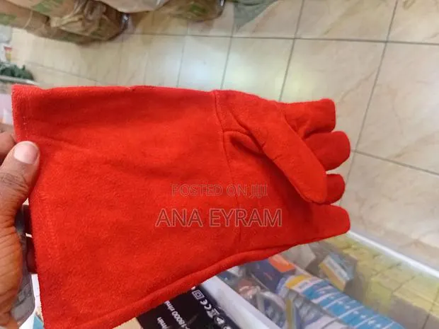 Red Leather Gloves · Photo 1