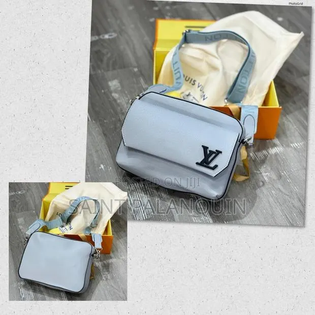 Lv Classy Side Bag · Photo 1