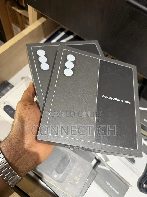 New Samsung Galaxy Fold 5G 512 GB Black · Photo 1