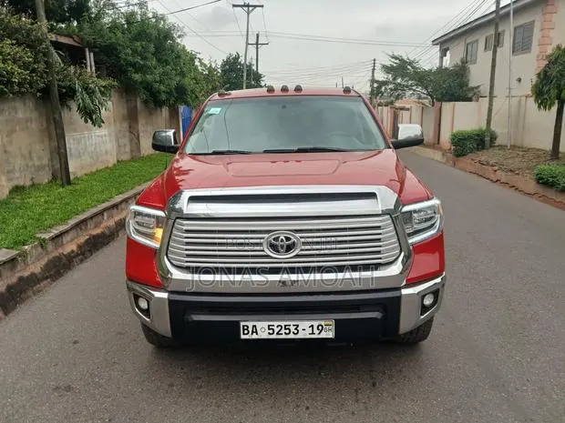 Toyota Tundra Limited 4dr CrewMax 4WD SB (5.7L 8cyl 6A) 2015 Red