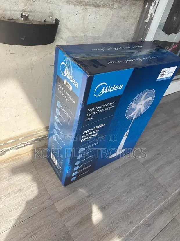 Energy-Efficient Midea Rechargeable Fan · Photo 1