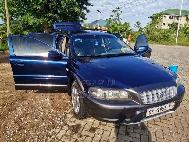 Volvo XC70 2.5T A AWD 2004 Blue · Photo 1