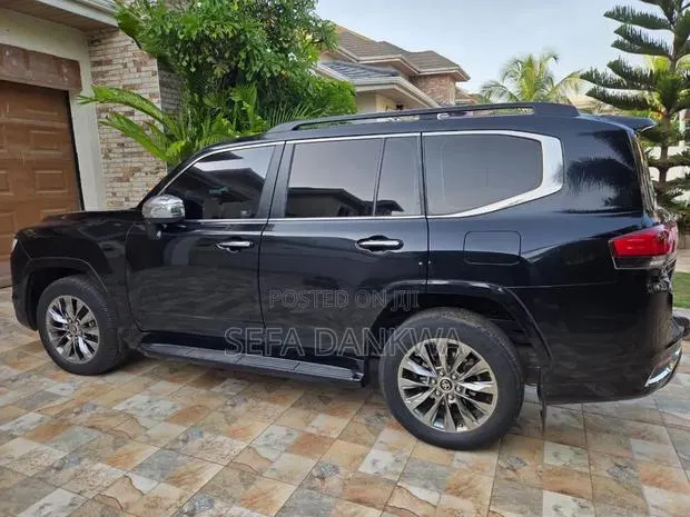 Toyota Land Cruiser 2025 Black · Photo 1