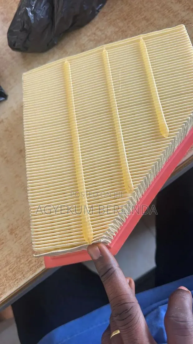 Ford Focus 2008 to 2011 Air Cleaner/ Filter · Photo 1
