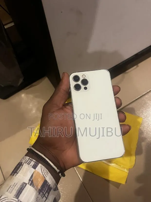 Apple iPhone 12 Pro 256 GB White · Photo 1
