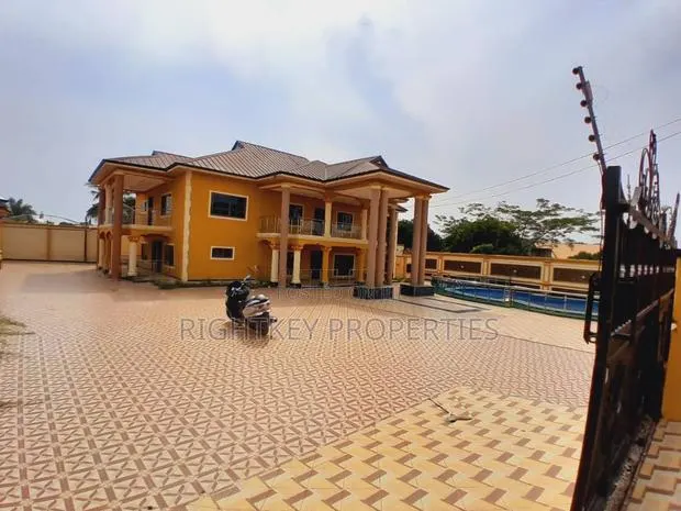 7bdrm Duplex in Kronum Afrancho, Kumasi Metropolitan for sale · Photo 1