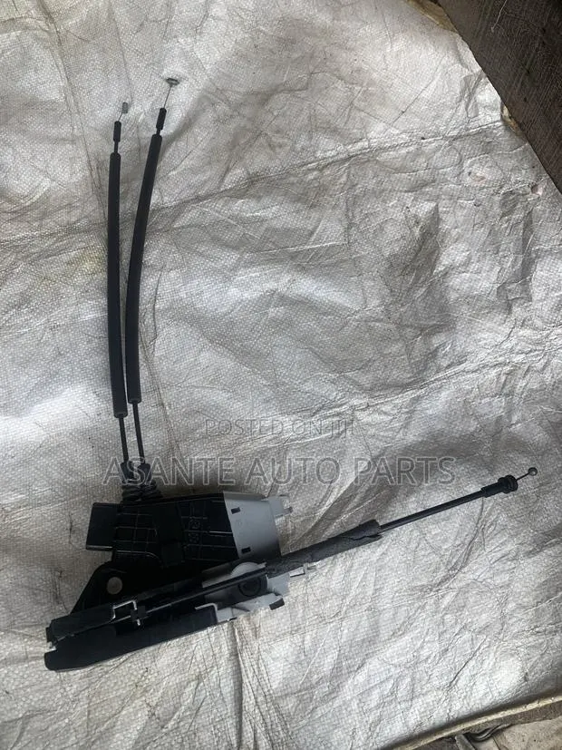 Hyundai Elantra 2016-18 Door Lock · Photo 1
