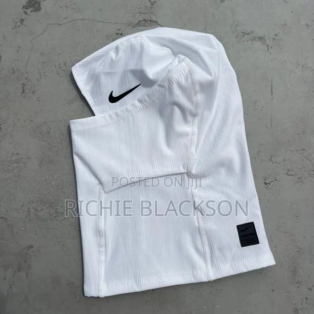 Nike Face Mask White · Photo 1