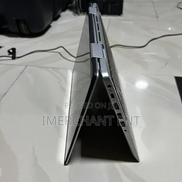 Laptop Dell Inspiron 14 5482 2-in-1 8GB Intel Core i5 SSD 256GB · Photo 1