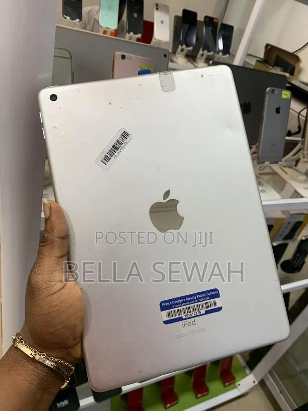 Apple iPad 10.2 (2019) 32 GB White · Photo 1
