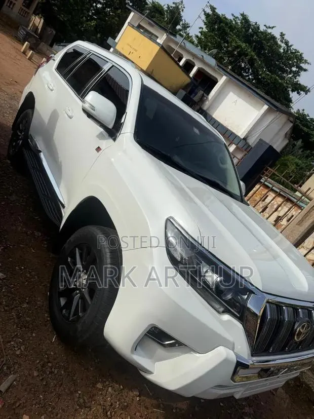 Toyota Land Cruiser Prado 2019 White · Photo 1