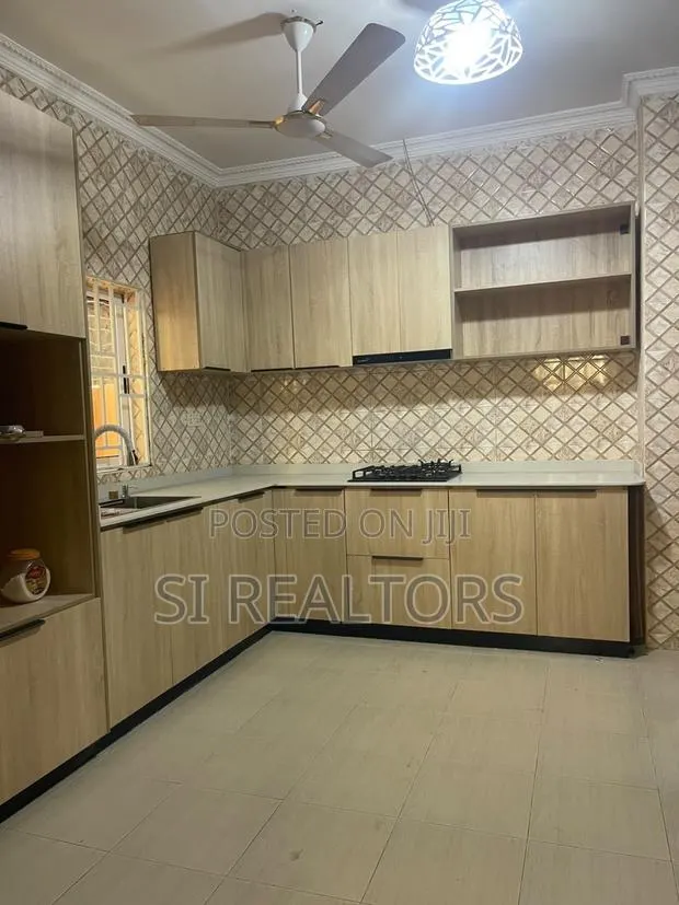 3bdrm Bungalow in Lashibi, Spintex for rent · Photo 5