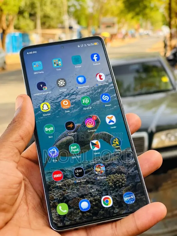 Tecno Camon 20 Mr. Doodle Edition 256 GB Green · Photo 1