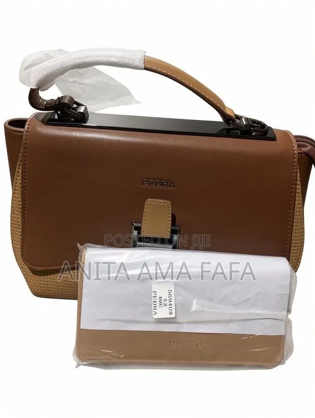 Elegant Ladies Bag With Matching Purse · Photo 1