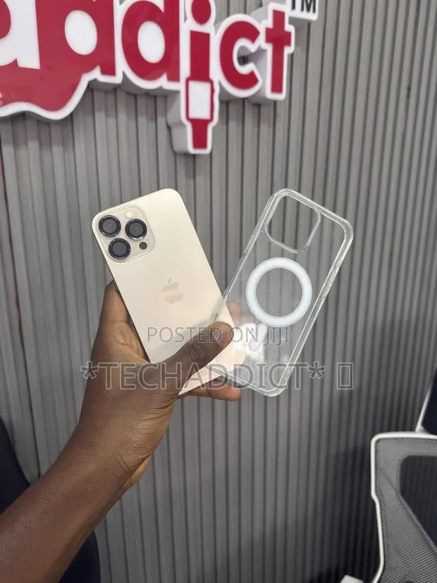 Apple iPhone 16 Pro Max 256 GB Gold · Photo 1