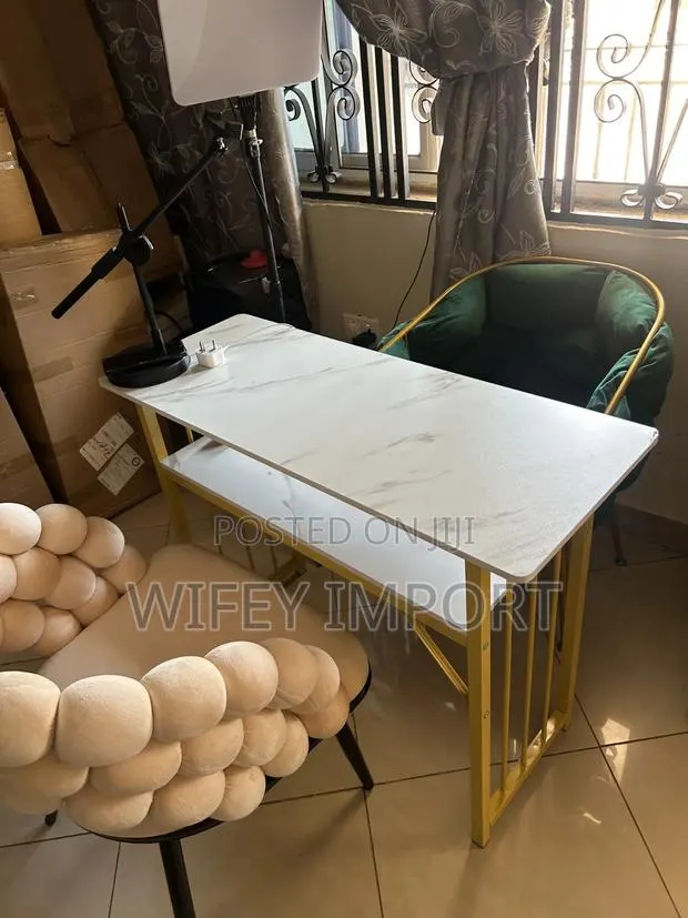 Nail Table Available for Sale · Photo 1