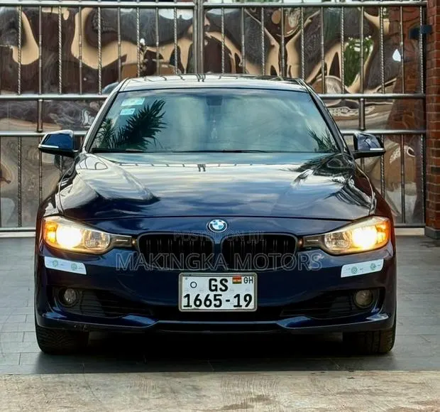 BMW 320i SV Premium 2014 Blue · Photo 1