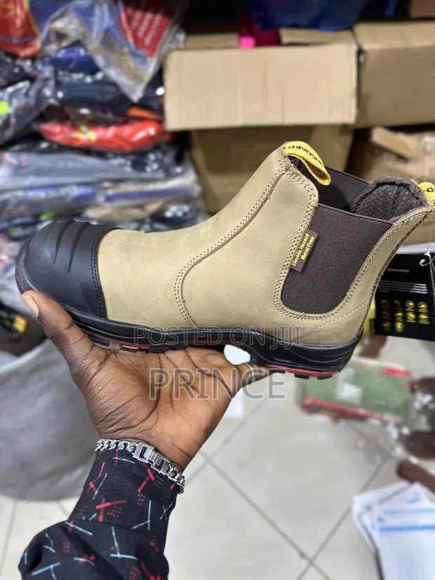 KINGUARD Chelsea No Lace Boot Size 42 - FREE Socks · Photo 1