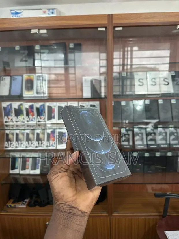 New Apple iPhone 12 Pro Max 128 GB Bronze · Photo 1