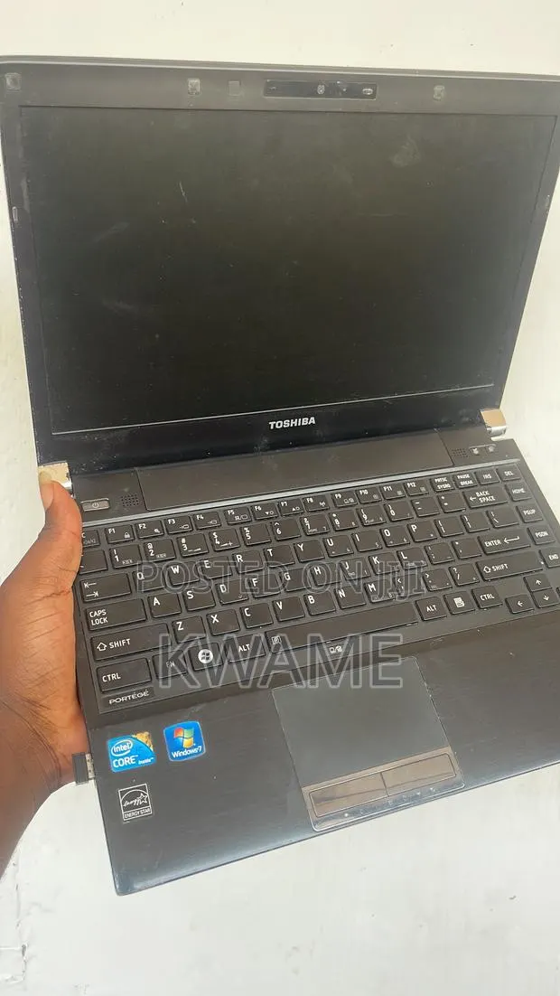 Laptop Toshiba Portege R700 4GB Intel Core i3 HDD 500GB · Photo 1