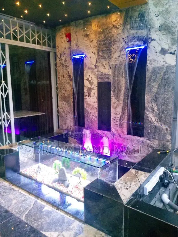 Classic Wall Fountain Aquarium · Photo 1