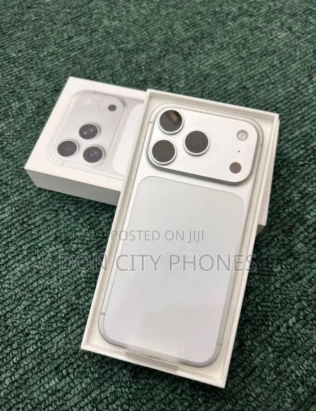 Apple iPhone 17 Pro Max 512 GB White · Photo 1