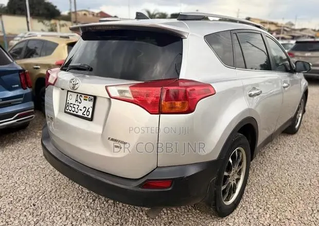 Toyota RAV4 LE 4dr SUV AWD (2.5L 4cyl 6A) 2014 Silver · Photo 1