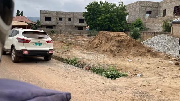 Half Plot of Land for Sale Located at Oyarifa Kuotaam · Photo 1