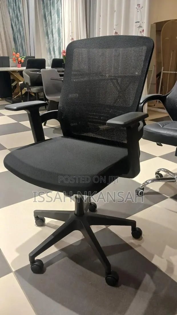 Swevil Chair Boss Chair · Photo 1