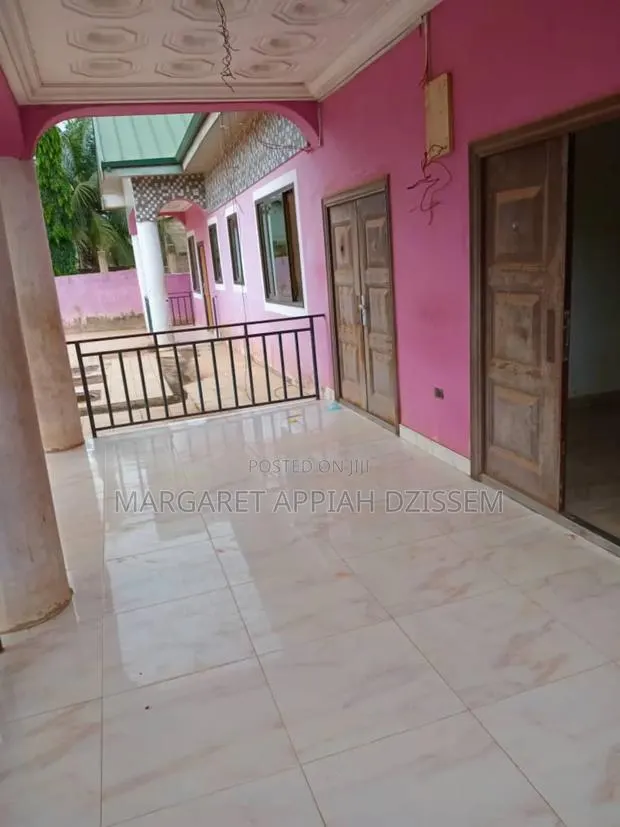4bdrm House in West Hills Mall Area for sale · Photo 1