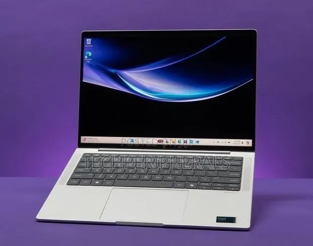 New Laptop HP EliteBook 1040 32GB Intel Core Ultra 7 SSD 1T · Photo 1