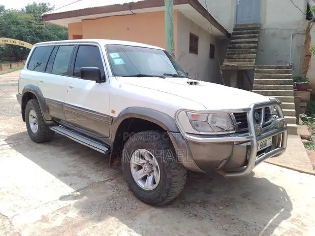 Nissan Patrol 2001 White · Photo 1