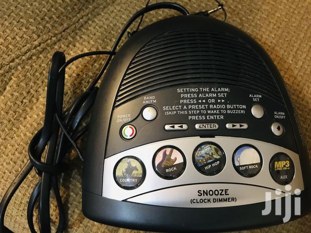 Timex AM~FM Digital Clock Radio With MP3 Line in-T1233ba · Photo 3