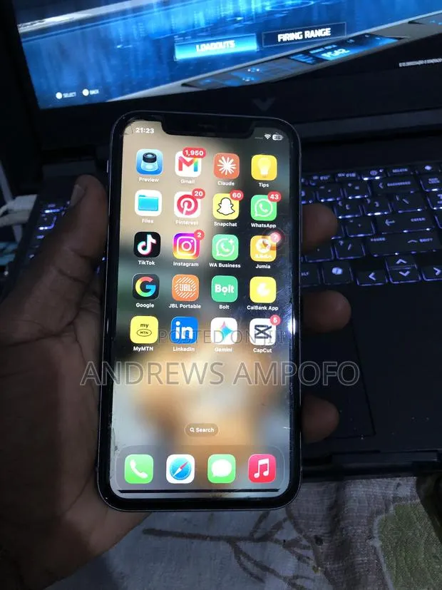 Apple iPhone 11 64 GB Purple · Photo 1