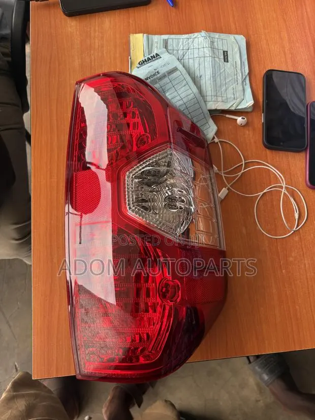 Toyota Tundra Taillight 2014 2015 2016 2017 2018 2019 2020 · Photo 1