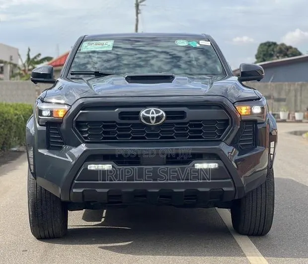 Toyota Tacoma 2024 Gray · Photo 1