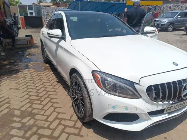 Mercedes-Benz C300 2017 White · Photo 1