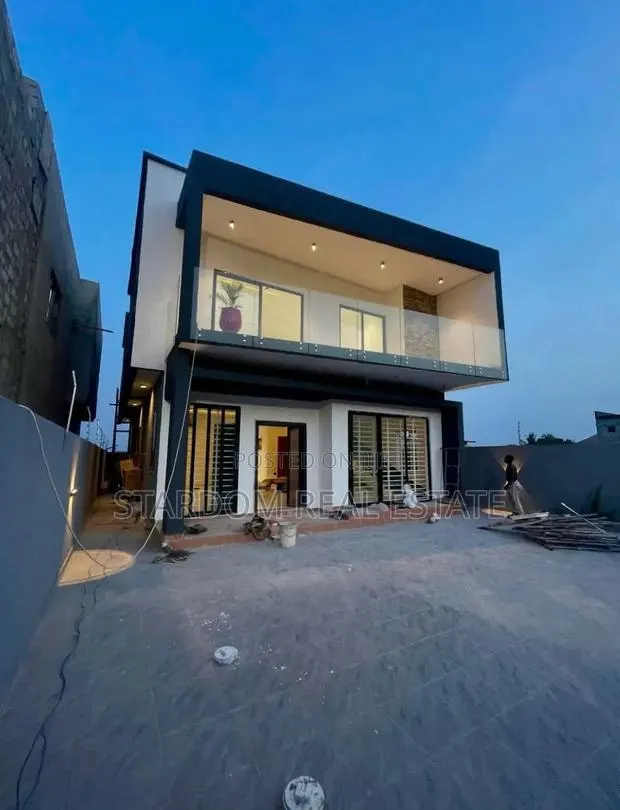 4bdrm Duplex in Ayi Mensah, Oyarifa Mall Area for sale · Photo 1