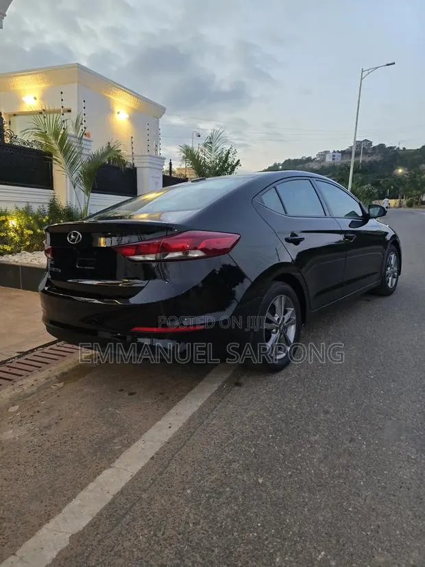 Hyundai Elantra 2017 Black · Photo 6