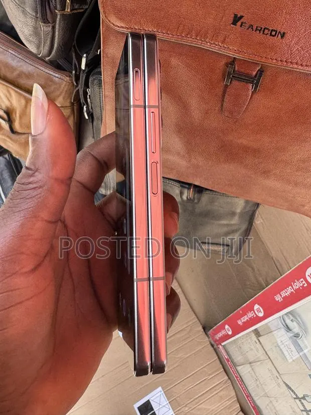 Samsung Galaxy Fold 512 GB White · Photo 1