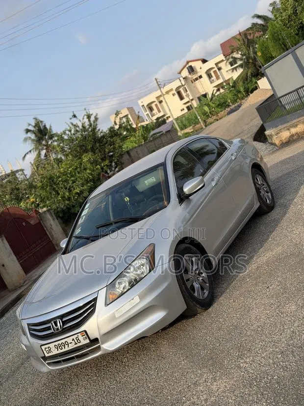 Honda Accord 2012 Silver · Photo 1