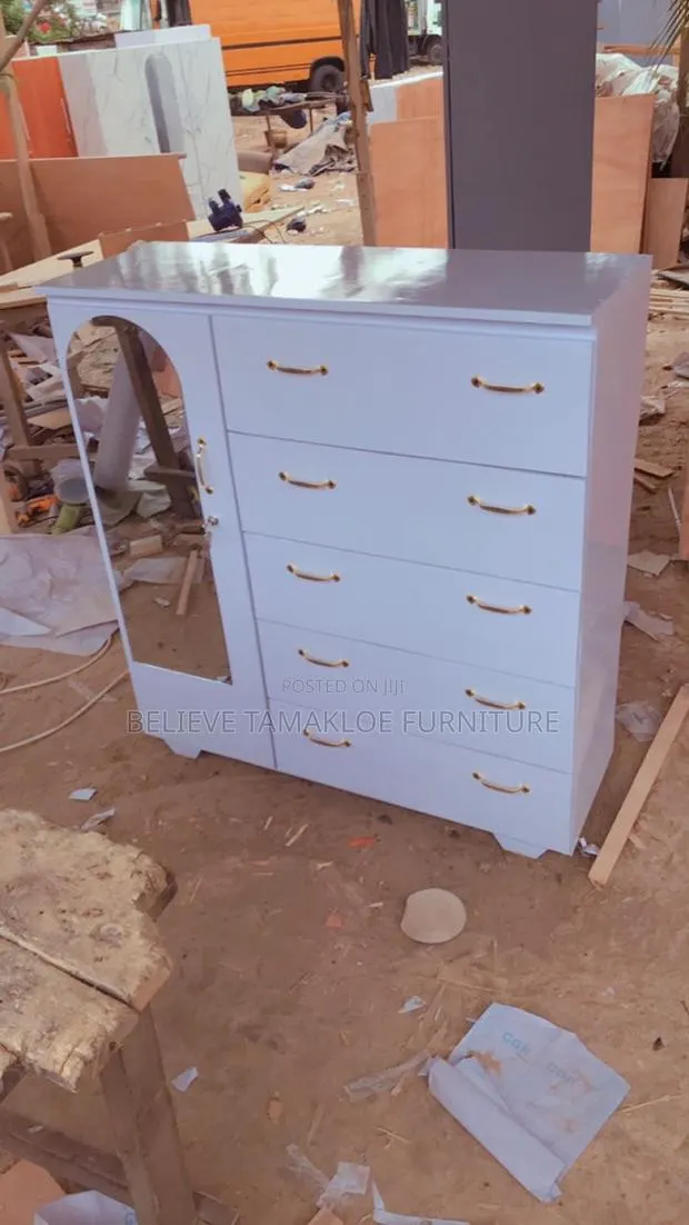 Students Storage Drawers With Mirror · Photo 1