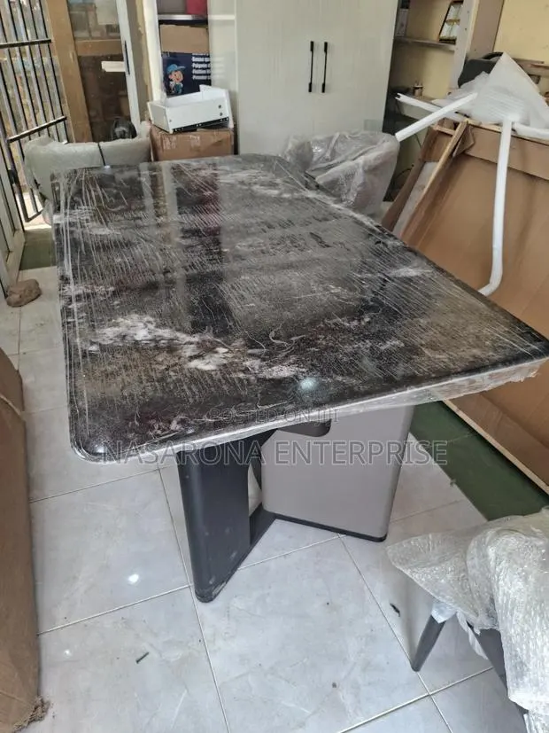 Exp. Glossy Marble Table 160x90cm · Photo 1