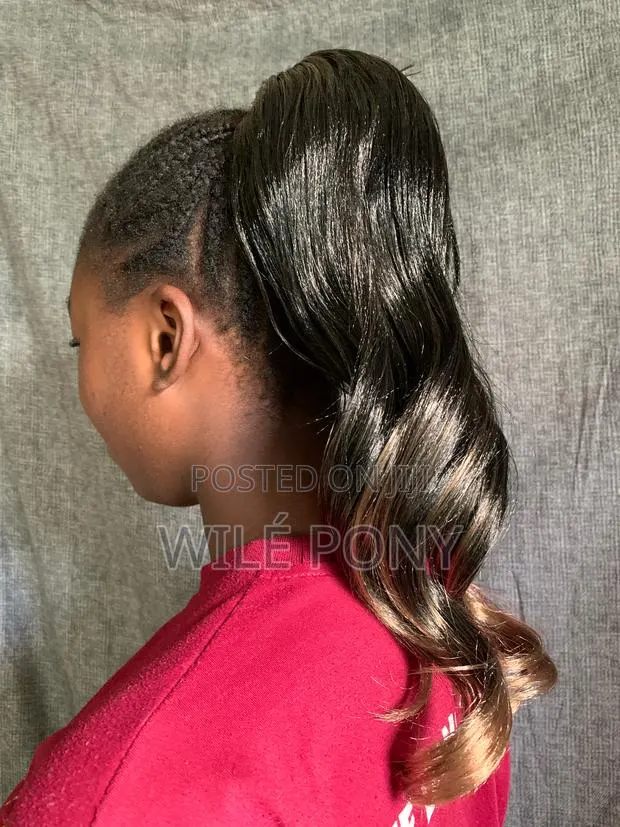 (15 Inches) Detachable Wavy Ponytail · Photo 1