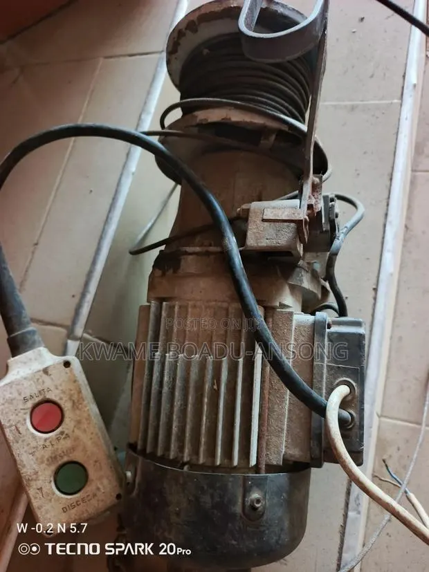 Electric Hoist · Photo 1