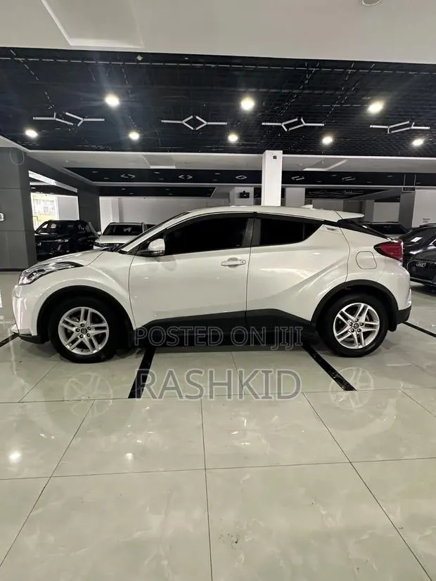 Toyota C-HR 2021 White · Photo 1