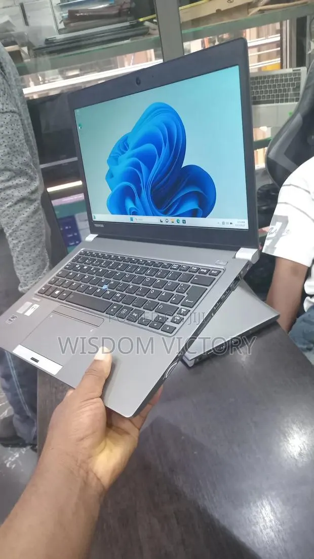 New Laptop Toshiba Portege Z30 16GB Intel Core I7 SSD 256GB · Photo 1